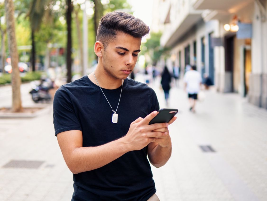 man-on-the-street-chatting-on-a-cell-phone-2021-09-03-20-44-26-utc.jpg